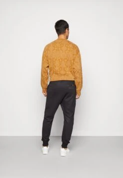 CARLO COLUCCI Joggerpants Unisex - Tracksuit Bottoms - Black -Stock X 251d402f4a6b483781cb9f419bccff28