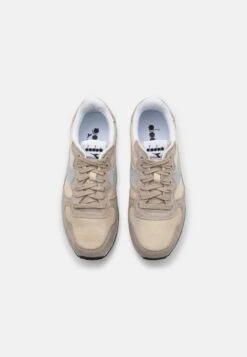 Diadora Camaro Unisex - Trainers - Parchment/Feather Grey/Alfalfa -Stock X 254fecdfad5f490998d6f9f239bad901