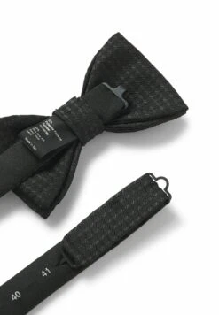 Hugo DRESSY - Bow Tie - Black One -Stock X 25bf277f63394d7cbd3a512eb80ab292