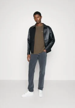 Joop Jeans Alphis - Basic T-Shirt - Dark Green -Stock X 2632a7edcf8f46eaaccd9e112d43c181