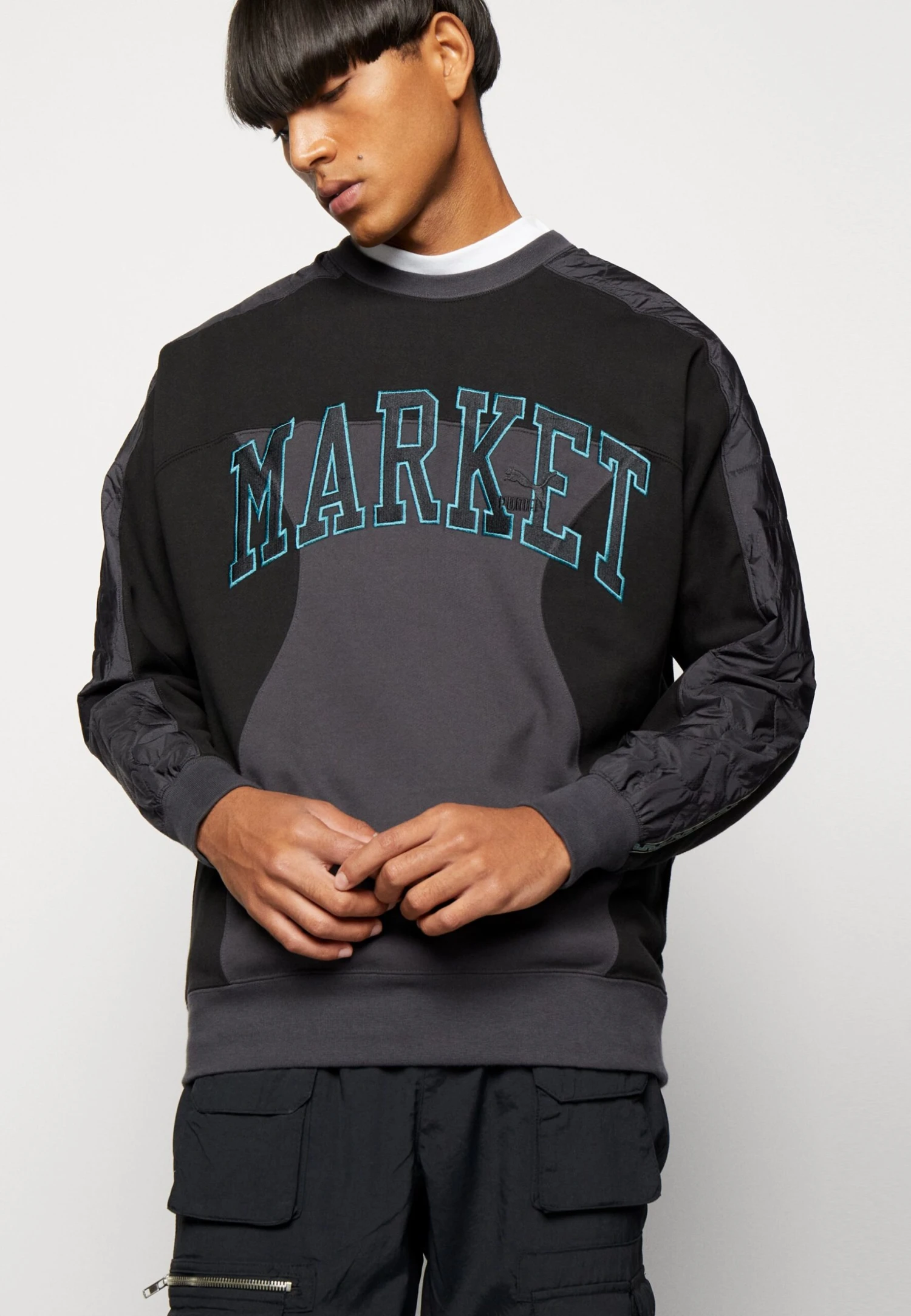 Puma Market Relaxed Crew - Sweatshirt - Phantom Black 6 Puma Market Relaxed Crew - Sweatshirt - Phantom Black - Image 4