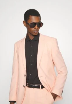 Hugo Henry Getlin232X Set - Suit - Light/Pastel Red -Stock X 2884c05c084f42a5921fe9e791865594