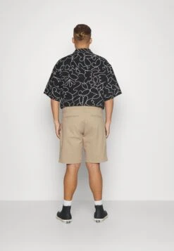 Only & Sons Onscam - Shorts - Chinchilla -Stock X 28de74e119644838afa38f1554c2f569