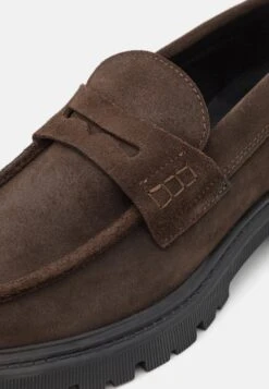 Les Deux Tatum Loafer - Slip-Ons - Dark Brown -Stock X 29b15dfb398647cdb48698f00ad62e73