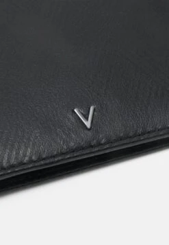 Valentino Bags Epoxy Unisex - Wallet - Nero -Stock X 2aaf90f292a848f28ee9f4f341607efa