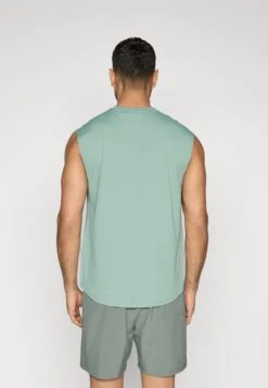 ICANIWILL STRIDE SLEEVELESS - Basic T-shirt - Light Moss -Stock X 2b62b6cc37d7436093a219895f51b8c4