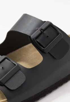 Pier One Unisex - Slippers - Black -Stock X 2c1088e9c35241008f77393ded163426