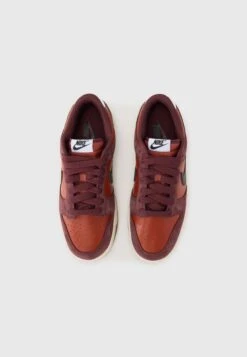 Nike Sportswear DUNK LOW RETRO - Trainers - Mars Stone/black/burgundy Crush/cocout Milk/gum Dark Brown/white -Stock X 2c3d4c224df14a9abde80cff04dfe614