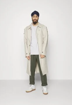 DRYKORN Plain - Trousers - Green -Stock X 2c971142be794713a99e1f02a14a6676