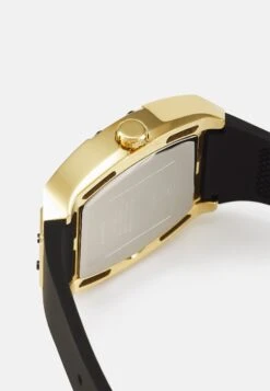 Guess Legend - Chronograph Watch - Gold-Coloured -Stock X 2d01510de4fa4c6ebee173c9220bd512