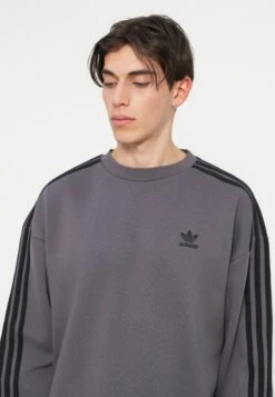 Adidas Originals OVERSIZE CREW - Sweatshirt - Grey/black -Stock X 2dc6d31042c641a2bcb150ca452f5e8a