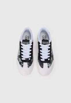 Versace Jeans Couture FONDO COURT - Trainers - Black -Stock X 2dd6b9b2c36e4ba3808f2ce7c5fb415e