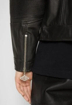 Han Kjøbenhavn Cropped Jacket - Leather Jacket - Black -Stock X 2de7c153695942a091c8a55e5ba0c507