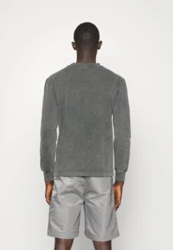 Han Kjøbenhavn Distressed Tee Long Sleeve Diamond - Sweatshirt - Dark Grey -Stock X 2dec05a170e54b71abb1c41edc95b7fa