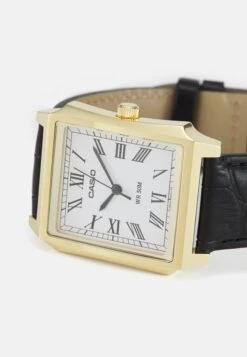 Casio UNISEX - Watch - White/gold-coloured -Stock X 2df2cfc8772a45b0bcb8a27b322fe9ed