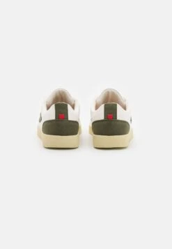 Genesis Helá Cornwaste Unisex - Trainers - White/Olive -Stock X 2e3377b31f0643d59f13cb6e21491334