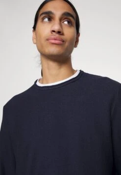 Jack & Jones Jortwinn Crew Neck - Jumper - Navy Blazer -Stock X 2f66e595e50048dd9d52b9710616e810