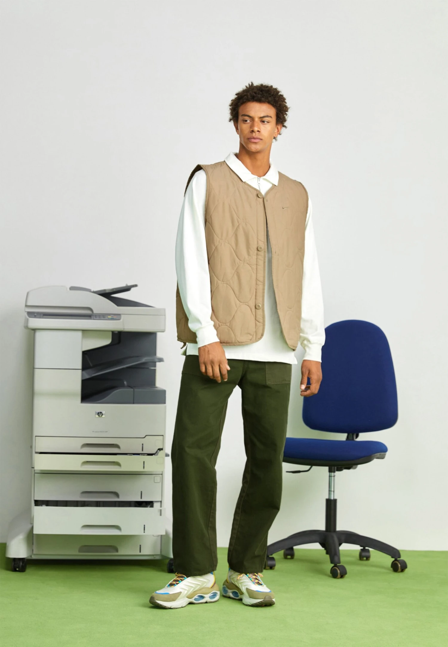 Nike Sportswear Vest - Waistcoat - Khaki 4 Nike Sportswear Vest - Waistcoat - Khaki - Image 2