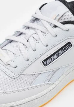 Reebok Classic Jurassic World Club Revenge Unisex - Trainers - Spirit White/Silver Metallic/Track Gold -Stock X 30f51ad2e829487ca7864dda5814d432