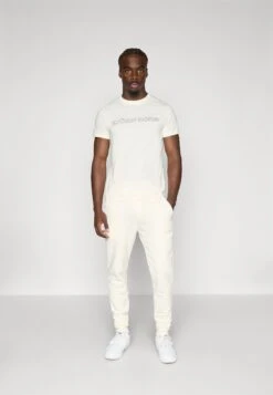 BJØRN BORG ESSENTIAL - Tracksuit Bottoms - Tofu 10 BJØRN BORG ESSENTIAL - Tracksuit Bottoms - Tofu -Stock X 3155e10f6f8040c1b01bede89ac1ba64