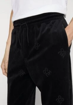 Hugo Daboon - Tracksuit Bottoms - Black 11 Hugo Daboon - Tracksuit Bottoms - Black -Stock X 320db0c792964e4aa97f047fc61ee62a
