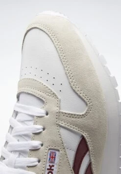 Reebok Classic Classic Leather Unisex - Trainers - Red -Stock X 32232838a5284348ae79aa9b91de93e5