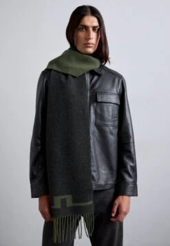 J.Lindeberg CHAMP DOUBLE SIDED SCARF - Scarf - Forest Green -Stock X 3351091c97da476e9092f472dc3e38a1
