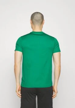 Lyle & Scott Container Tee - Sports T-Shirt - Green -Stock X 33c638f473714cf99a14164f47bd438e