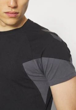 Hummel Travel - Print T-Shirt - Black -Stock X 345aff19f81843798e73467cfc361bca