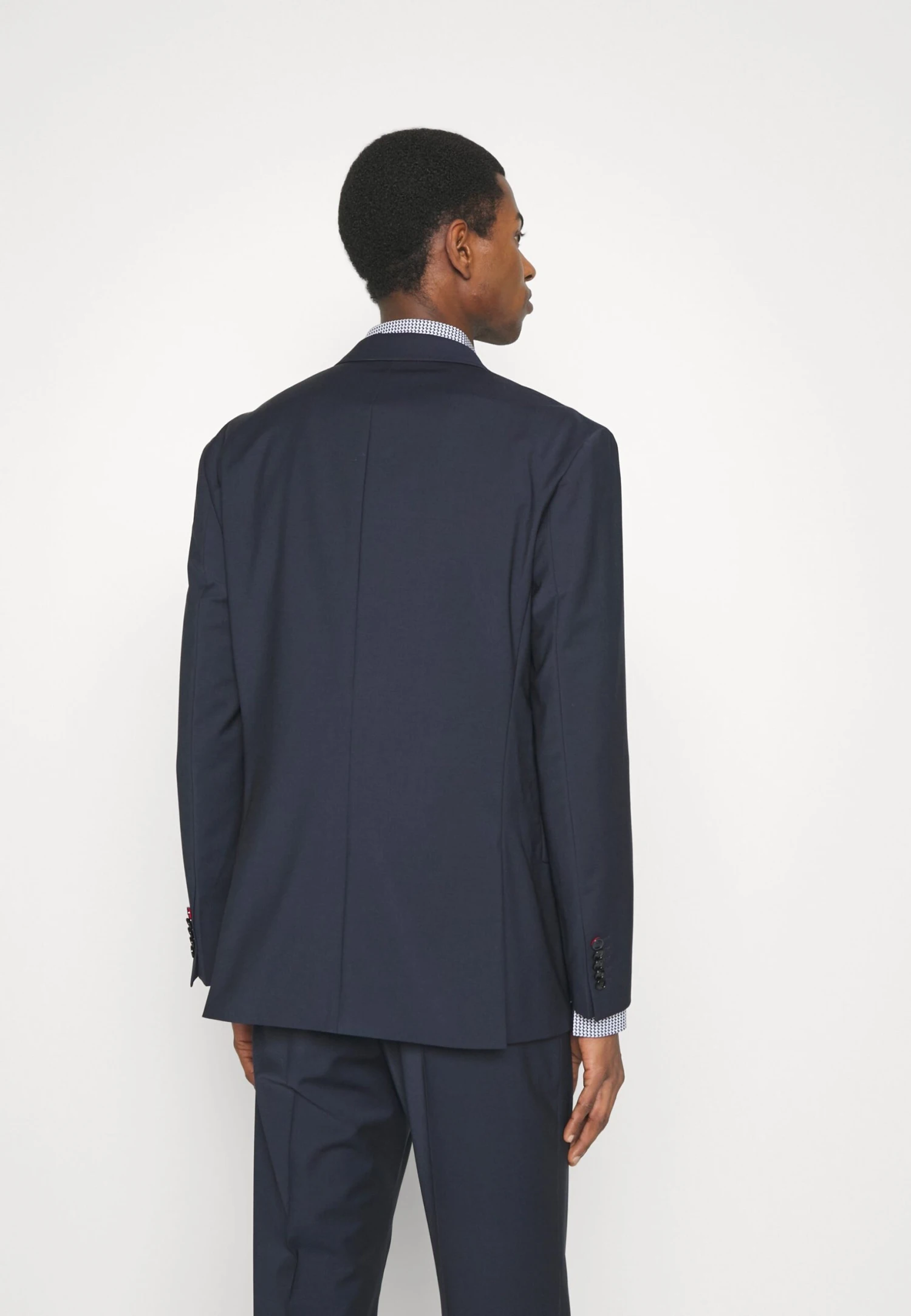 Hugo Teagan - Suit - Dark Blue Five 6 Hugo Teagan - Suit - Dark Blue Five - Image 4