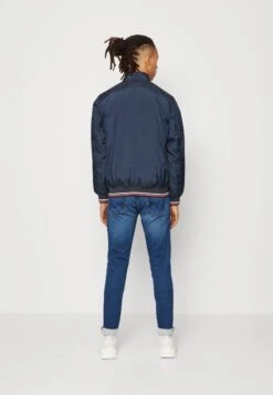 Pepe Jeans Carrington - Light Jacket - Dulwich -Stock X 39ef85b5cf69419ba9f668638782a9fc