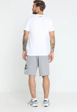 Under Armour Sportstyle - Basic T-Shirt - White/Black 10 Under Armour Sportstyle - Basic T-Shirt - White/Black -Stock X 39f29619751449fe8562e5f9c2b7e511