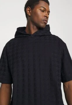 Emporio Armani Jumper - Print T-Shirt - Navy Pied -Stock X 3a5e66ad97ee41f88bc1e923bab98aa6