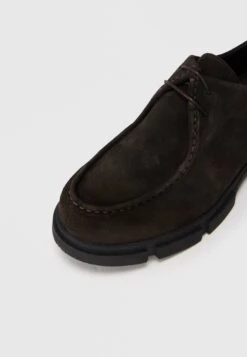 Guess FIORY - Lace-ups - Coffee -Stock X 3b1b4ee2c2314d968f463841cdea75fe