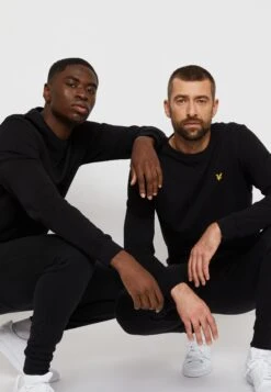 Lyle & Scott Crew Neck - Sweatshirt - Jet Black -Stock X 3b718721a2ea42ec9010cbfe94d8f174