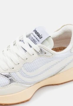 Genesis Marathon Unisex - Trainers - White/Silver -Stock X 3c183504dd1245c5b004ce26c39584d3