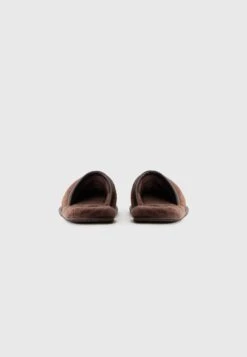 Ugg Slippers - Dusted Cocoa -Stock X 3ce8bc32b94b4625ad4a5e2cdc27ff0f