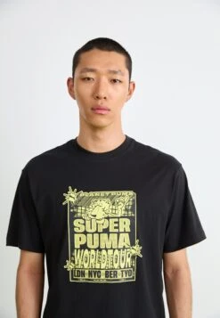 Puma GRAPHIC SUPER WORLD TOUR RELAXED - Print T-shirt - Black -Stock X 3d29837a54d742dbac95abe4c00a7148