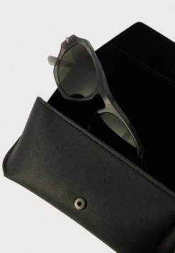 Michael Kors TORONTO - Sunglasses - Grey/green -Stock X 3d57c37d06ef473eaeb0397ab436dafc