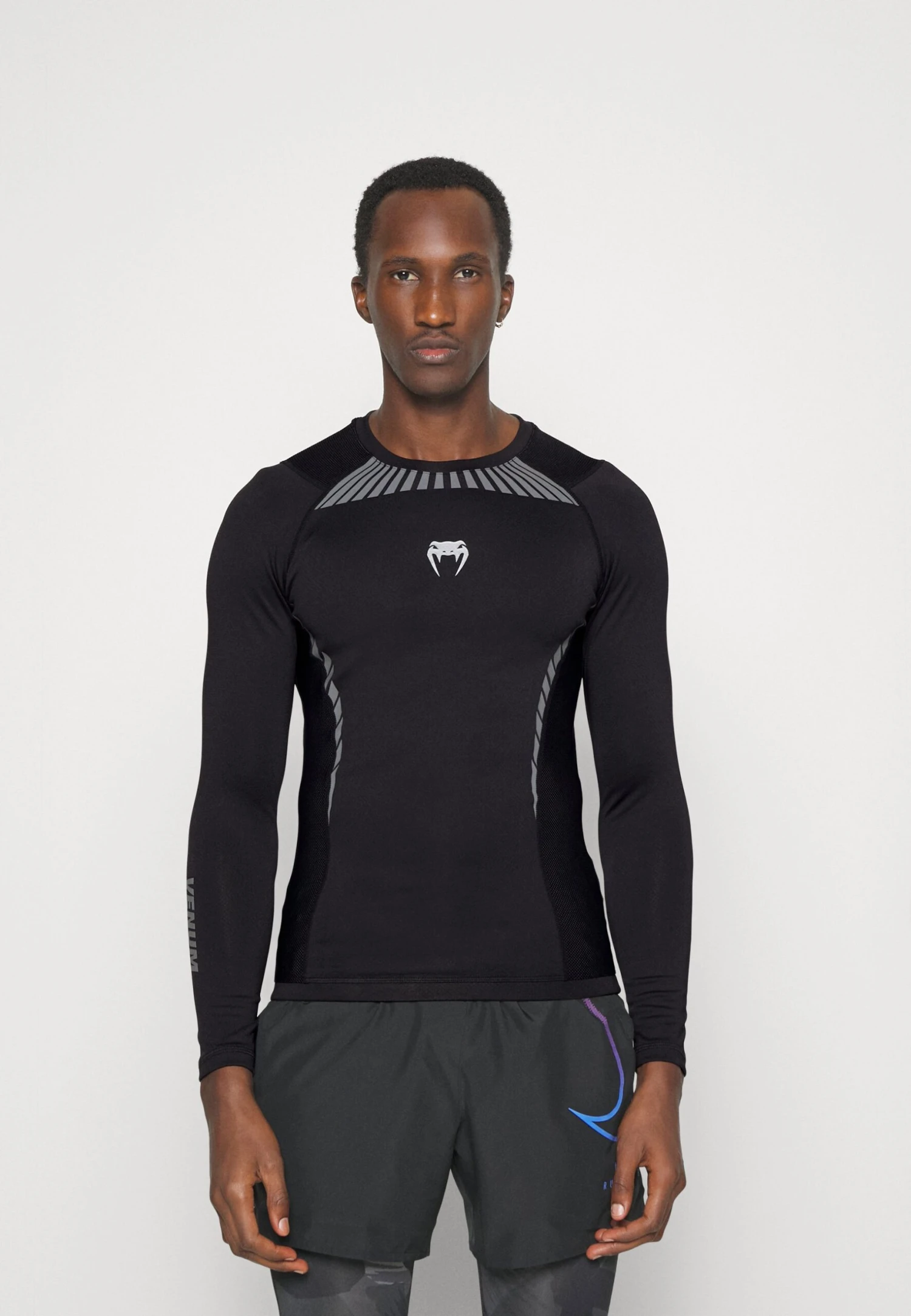 Venum Jaws Long Sleeves Rashguard - Long Sleeved Top - Black 3 Venum Jaws Long Sleeves Rashguard - Long Sleeved Top - Black