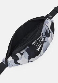 Nike Sportswear Heritage Fanny Pack Unisex - Bum Bag - Anthracite/Phantom/Black 10 Nike Sportswear Heritage Fanny Pack Unisex - Bum Bag - Anthracite/Phantom/Black -Stock X 3e7ef1cf22244bfb861a61e792d4880d