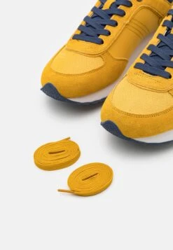 Colmar Originals Travis Authentic - Trainers - Ochre/Navy -Stock X 3ea8692d3aef43d5a937f17f524df2b3