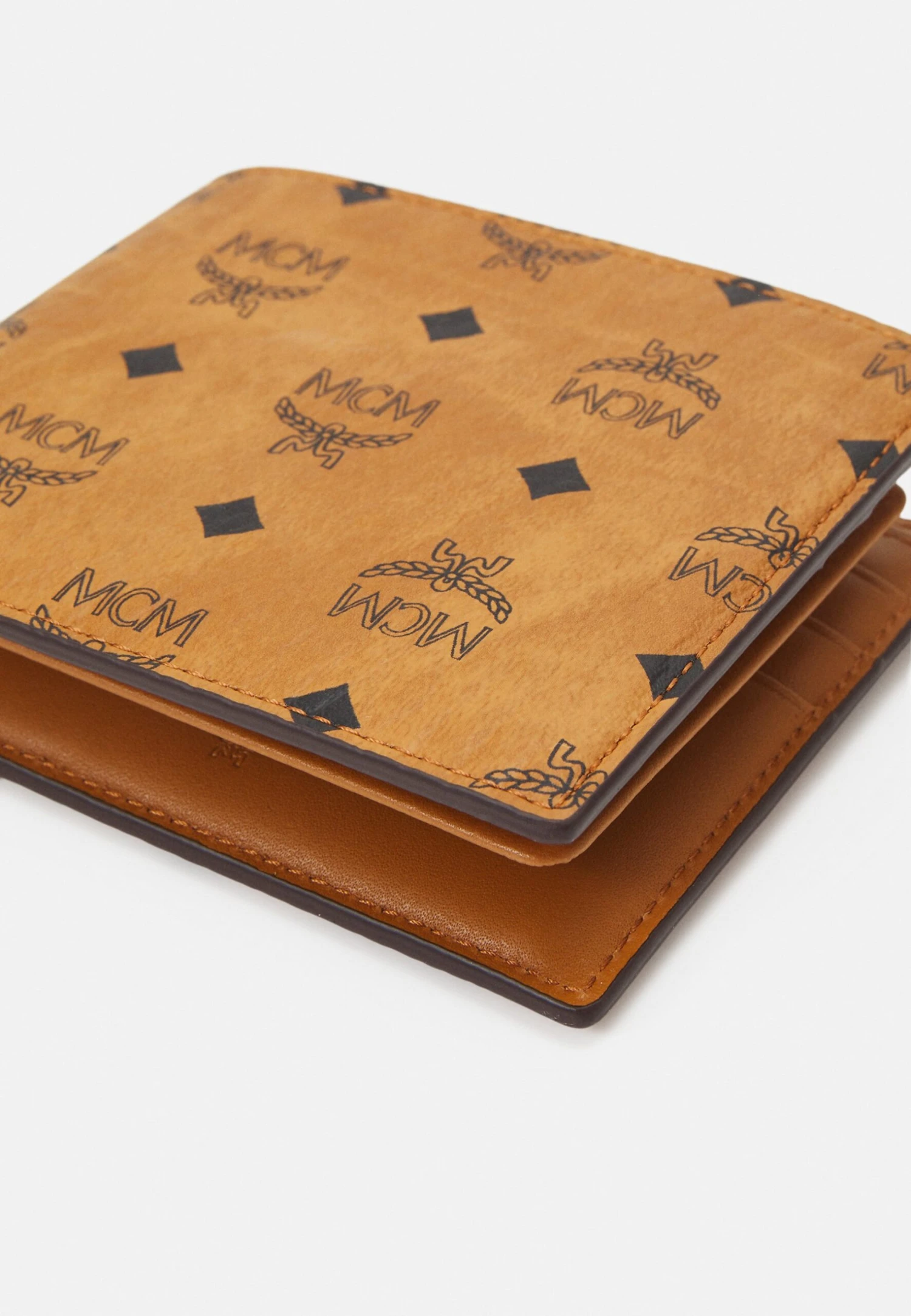 MCM Veritas Fold Wallet SmallUnisex Set - Wallet - Cognac 8 MCM Veritas Fold Wallet SmallUnisex Set - Wallet - Cognac - Image 6