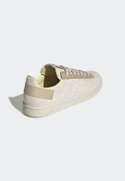 Adidas Originals Trainers - Beige -Stock X 3efbea9106b24ce4a2b74acbed7086d0
