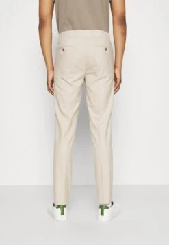 Noah - Suit -Stock X 3f9508b7336642129e18e0d22c05d8c6