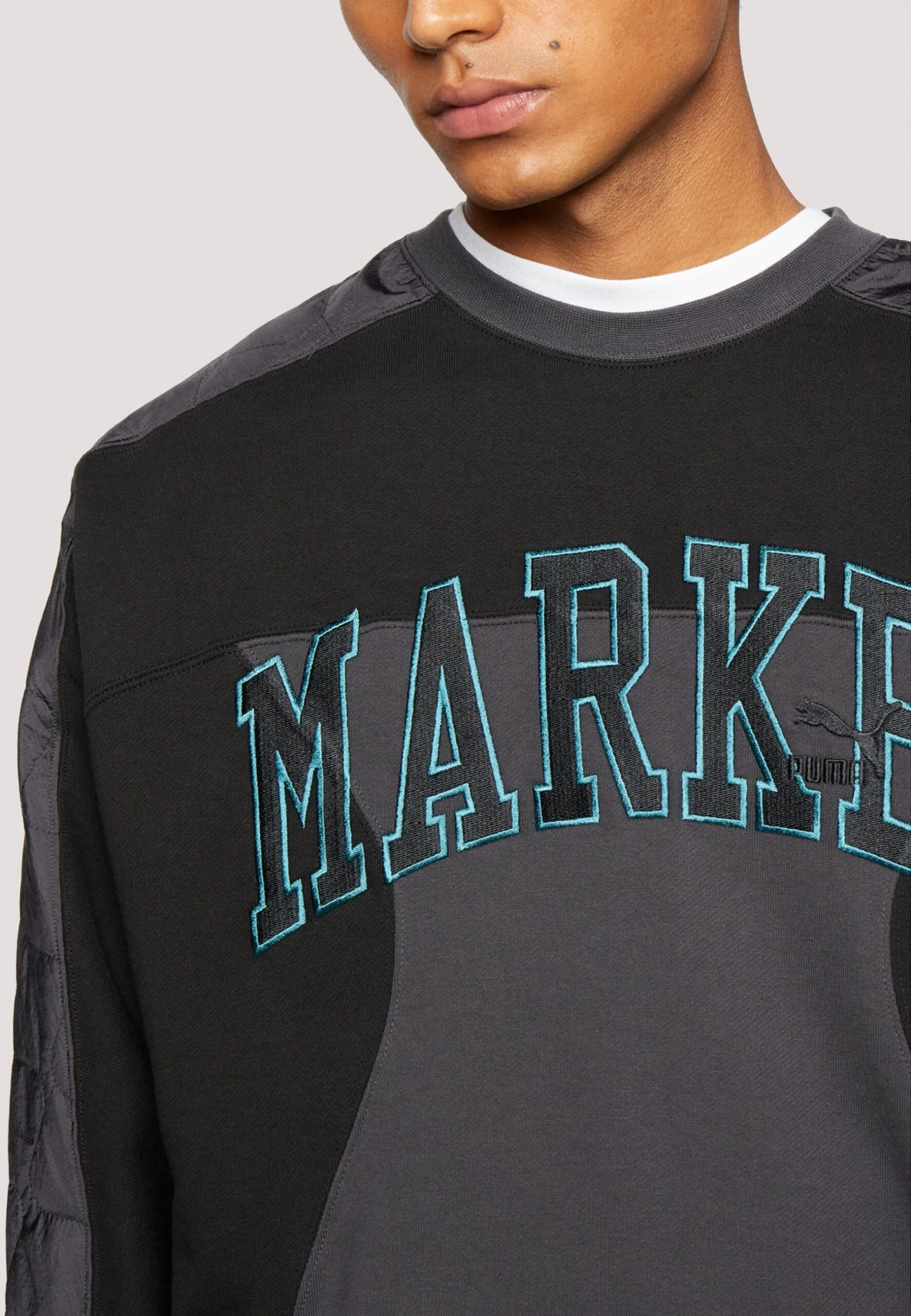 Puma Market Relaxed Crew - Sweatshirt - Phantom Black 8 Puma Market Relaxed Crew - Sweatshirt - Phantom Black - Image 6