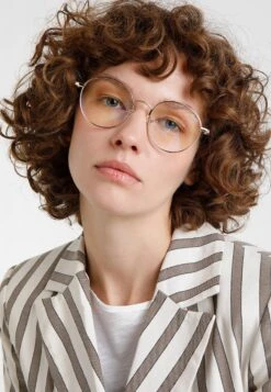 QUAY AUSTRALIA I See You Blue Light - Blue Light Glasses - Gold-Coloured/Clear 11 QUAY AUSTRALIA I See You Blue Light - Blue Light Glasses - Gold-Coloured/Clear -Stock X 3fc1ec639cda4130a3163943e68d37a2