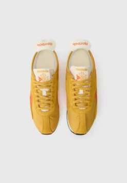 Reebok Classic R400 UNISEX - Trainers - Grit Gold-coloured/pump Orange/chalk -Stock X 427a2a8241ef4745ba8bb065cea2e577