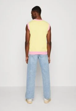 Kangol River Round Neck Spencer Unisex - Jumper - Yellow/Pink 10 Kangol River Round Neck Spencer Unisex - Jumper - Yellow/Pink -Stock X 42d245ff4a654cd1be3d9b28ffb51f31