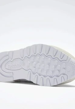 Reebok Classic Classic Leather Unisex - Trainers - Red -Stock X 43358e49a52d4ec9bb1d1968f5f6823c